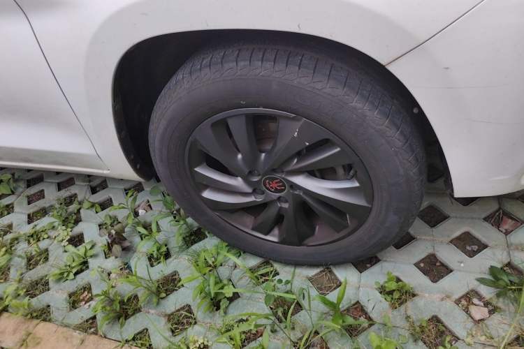 Used BYD Song 2018 1.5TID Automatic Smart Connect Prestige Model Right Front Wheel Hub