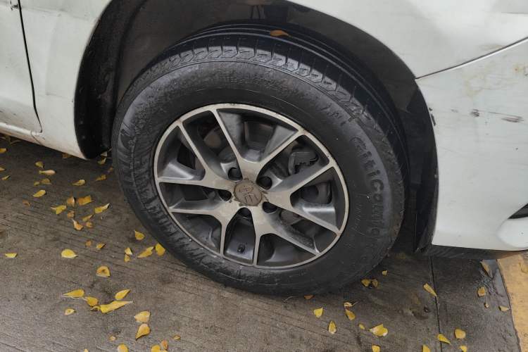 Used BYD Song 2018 1.5TI Manual Entry-Level Model Right Front Wheel Hub
