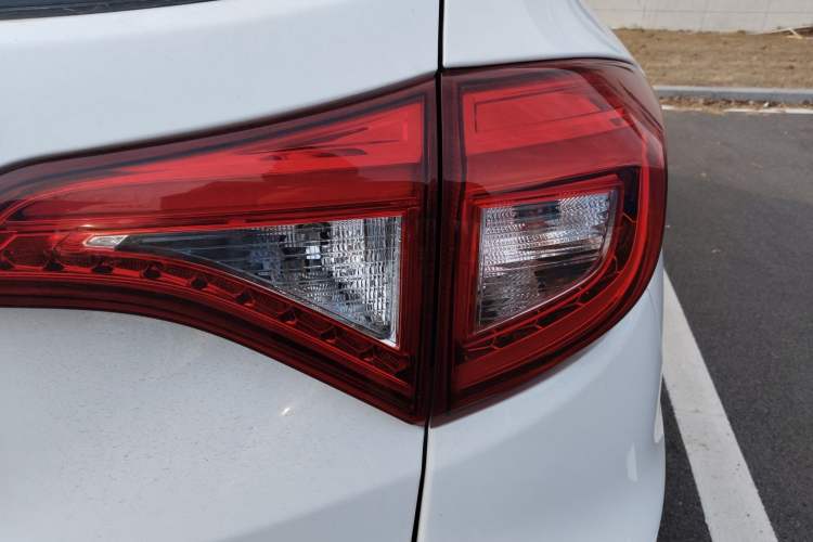 Used BYD Song 2018 1.5TID Automatic Smart Connect Prestige Model Right Rear Taillight