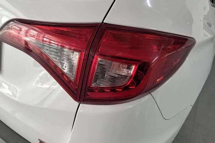 Used BYD Song 2018 1.5TID Automatic Smart Connect Prestige Model Right Rear Taillight