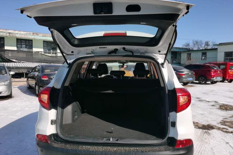 Used BYD Song 2018 1.5TID Automatic Smart Connect Prestige Model Trunk