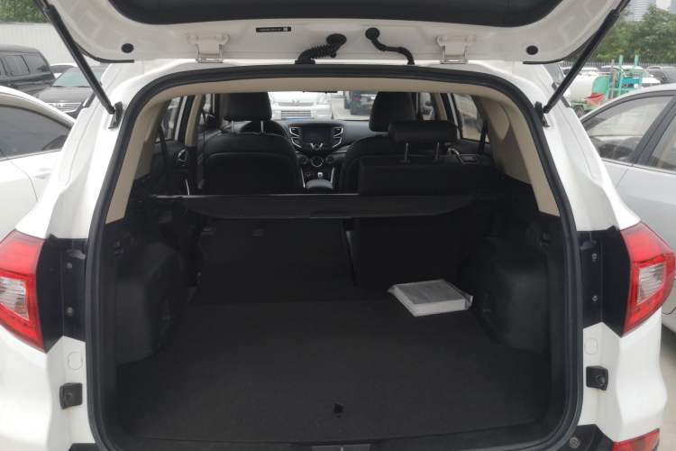 Used BYD Song 2018 1.5TID Automatic Smart Connect Prestige Model Trunk