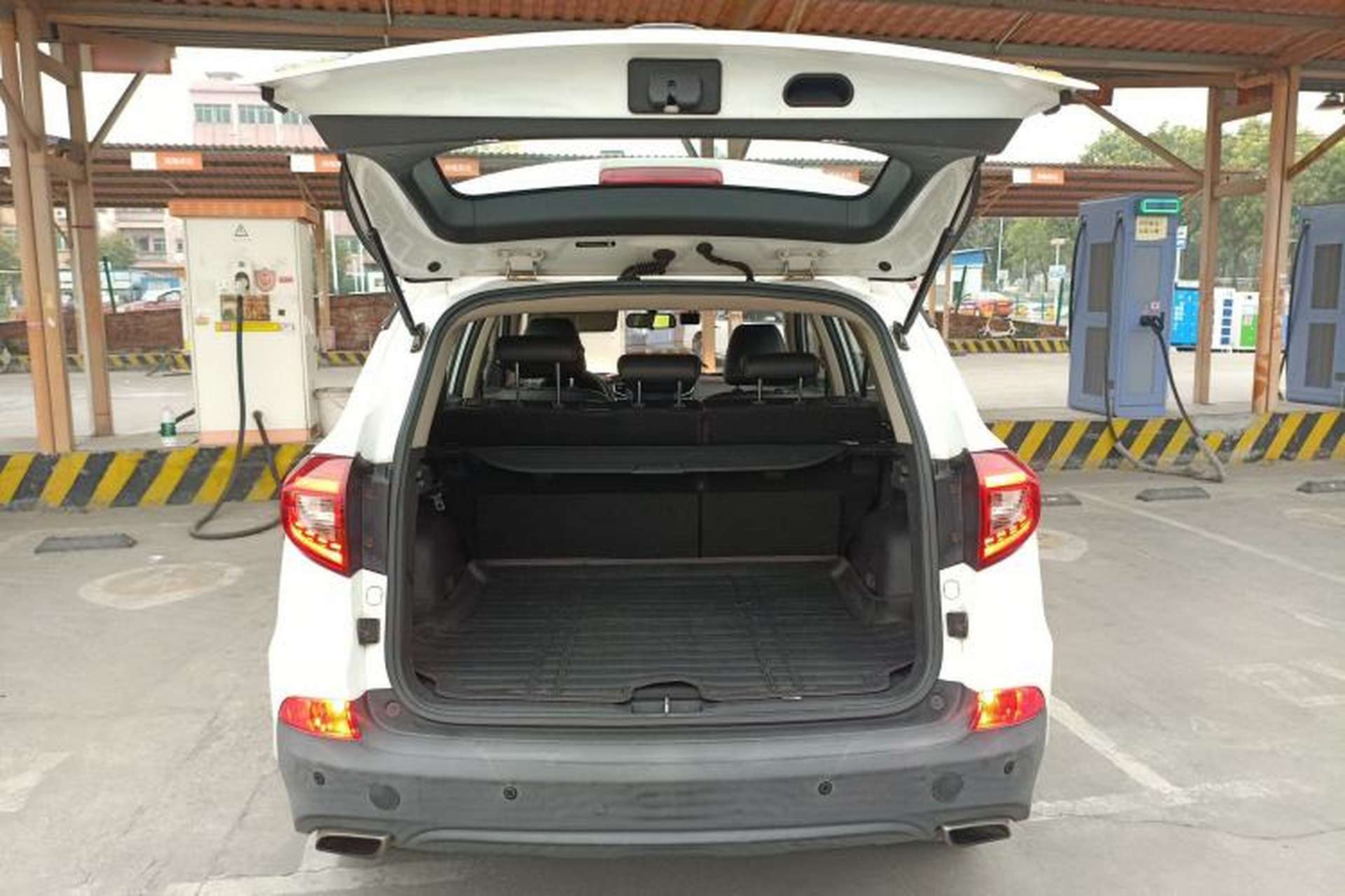 Used BYD Song 2018 1.5TID Automatic Smart Connect Prestige Model Trunk