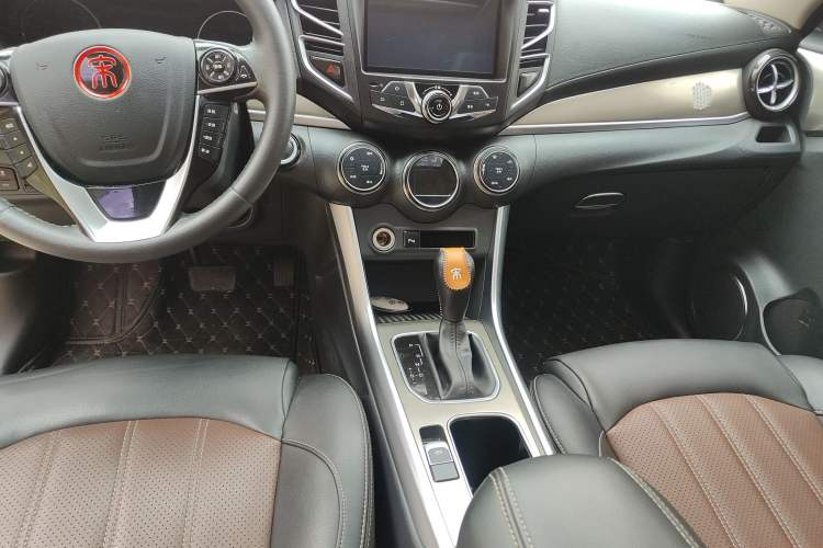 Used BYD Song 2018 1.5TID Automatic Smart Connect Prestige Model Audio And AC Panel
