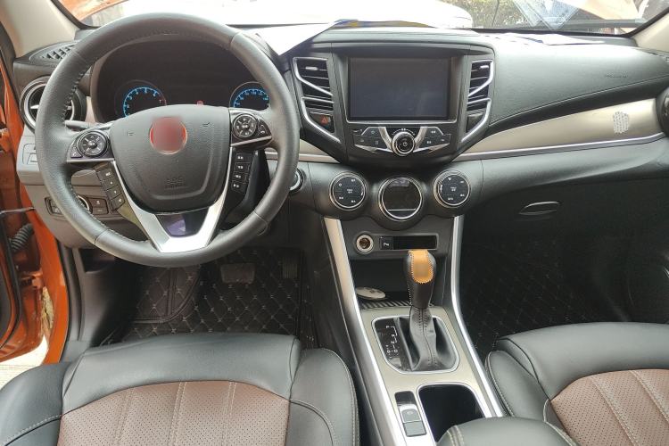 Used BYD Song 2018 1.5TID Automatic Smart Connect Prestige Model Center Console