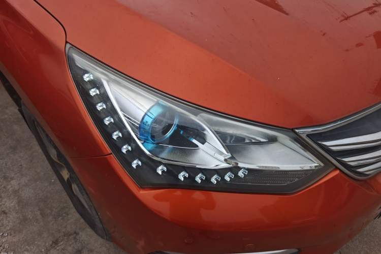 Used BYD Song 2018 1.5TI Manual Smart Connect Enjoyment Model Right Front Headlight