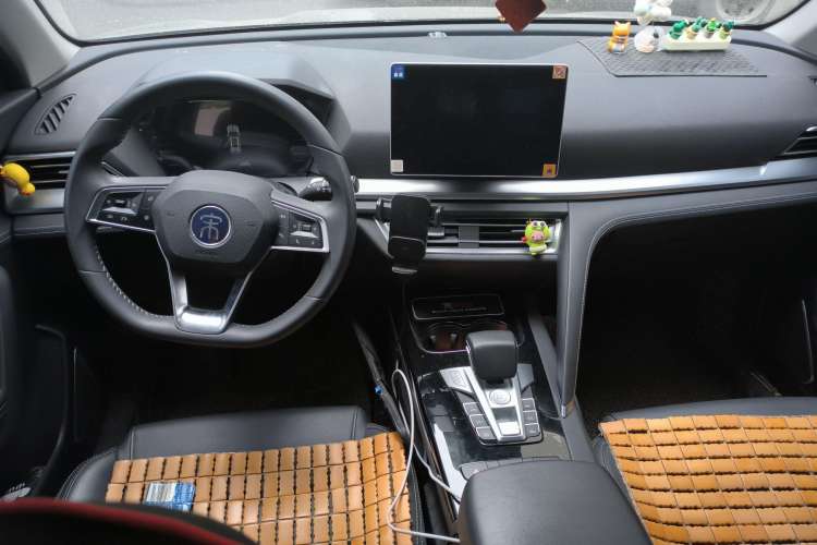 Used BYD Song 2019 1.5TI Automatic Smart Connect Luxurious Edition Center Console