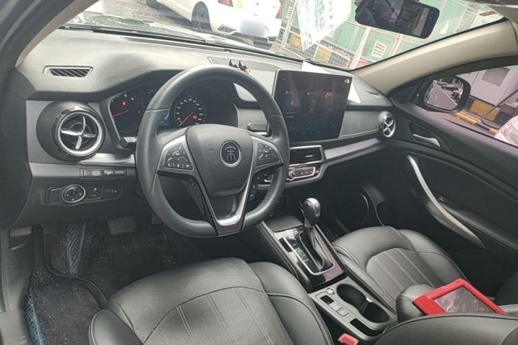 Used BYD Song 2019 1.5TI Automatic Smart Connect Dynamic Model Center Console