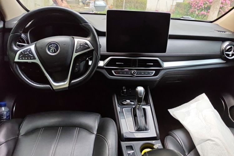 Used BYD Song 2019 1.5TI Automatic Smart Connect Dynamic Model Center Console