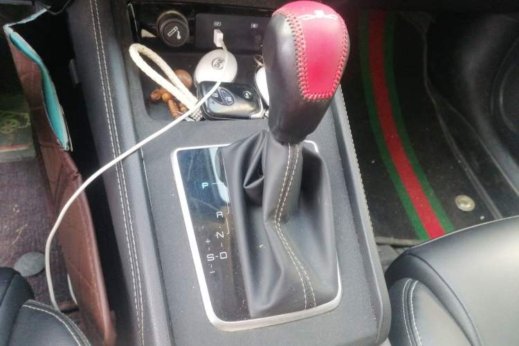 Used BYD Song 2019 1.5TI Automatic Smart Connect Luxurious Edition Gear Lever