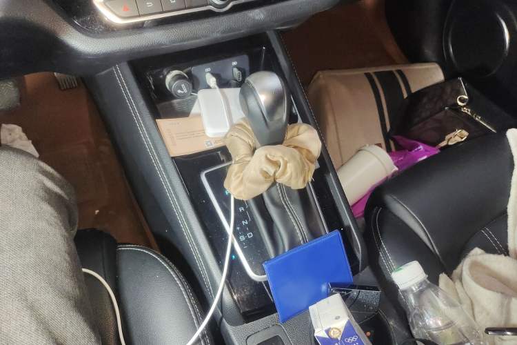 Used BYD Song 2019 1.5TI Automatic Smart Connect Luxurious Edition Gear Lever