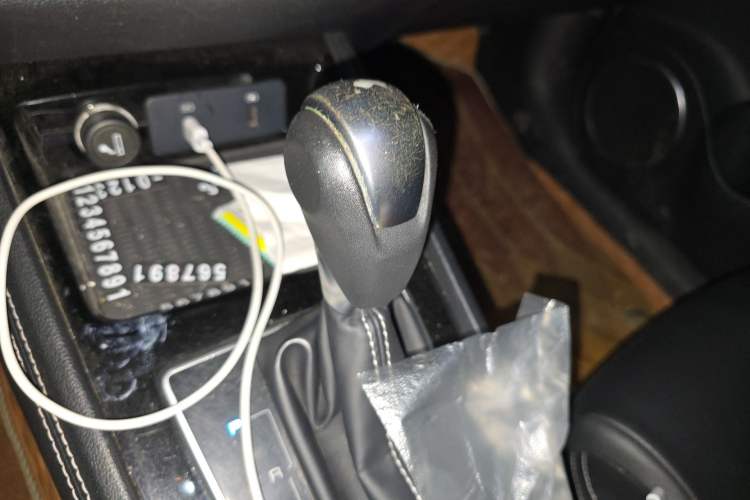 Used BYD Song 2019 1.5TI Automatic Smart Connect Luxe Version Gear Lever