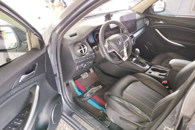 Used BYD Song 2019 1.5TI Automatic Smart Connect Luxurious Edition Interior 3
