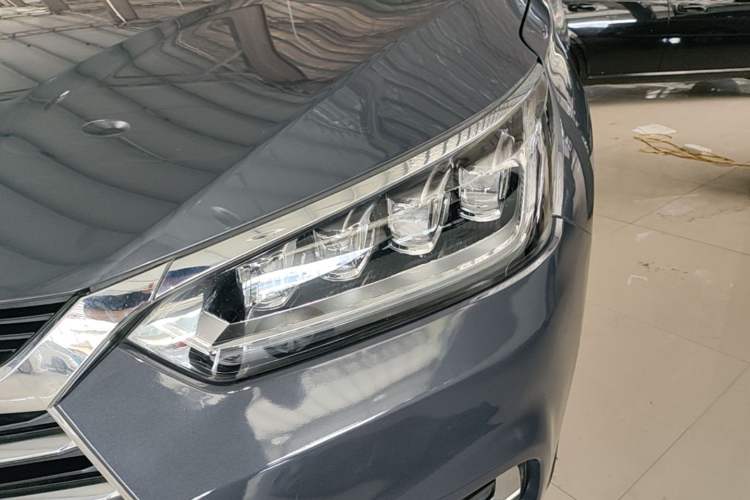 Used BYD Song 2019 1.5TI Automatic Smart Connect Luxurious Edition Left Front Headlight