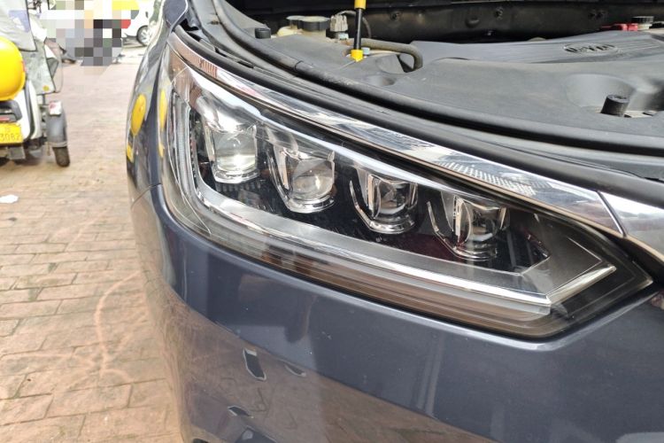 Used BYD Song 2019 1.5TI Automatic Smart Connect Luxurious Edition Right Front Headlight