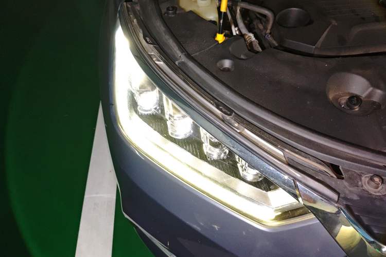 Used BYD Song 2019 1.5TI Manual Smart Connect Enjoyment Model Right Front Headlight