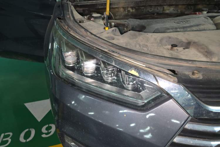 Used BYD Song 2019 1.5TI Automatic Smart Connect Luxe Version Right Front Headlight