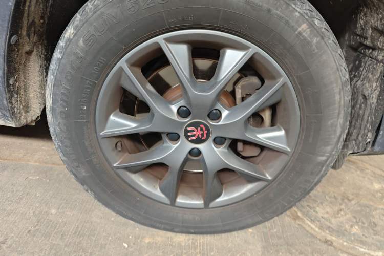 Used BYD Song 2019 1.5TI Automatic Smart Connect Luxurious Edition Right Front Wheel Hub