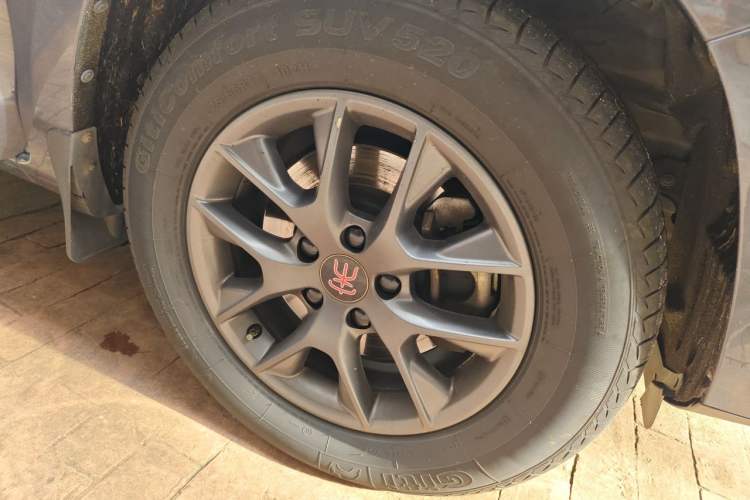 Used BYD Song 2019 1.5TI Automatic Smart Connect Luxurious Edition Right Front Wheel Hub