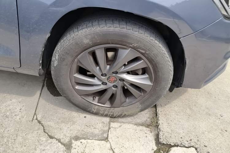 Used BYD Song 2019 1.5TI Automatic Smart Connect Luxe Version Right Front Wheel Hub
