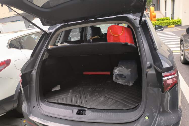 Used BYD Song 2019 1.5TI Automatic Smart Connect Luxurious Edition Trunk