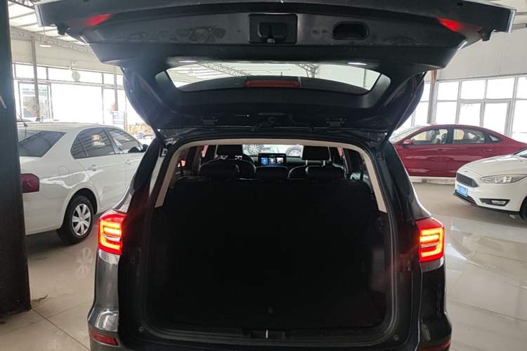 Used BYD Song 2019 1.5TI Automatic Smart Connect Luxurious Edition Trunk