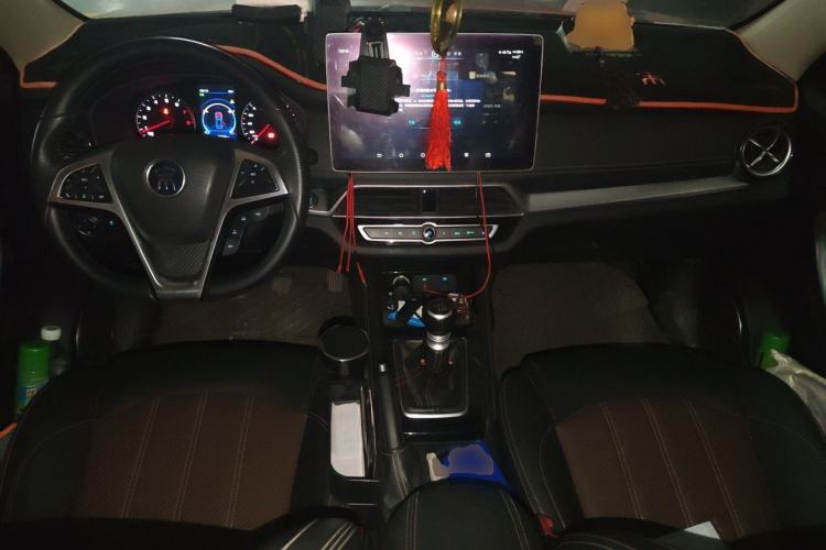 Used BYD Song 2019 1.5TI Manual Smart Connect Enhanced Model Center Console