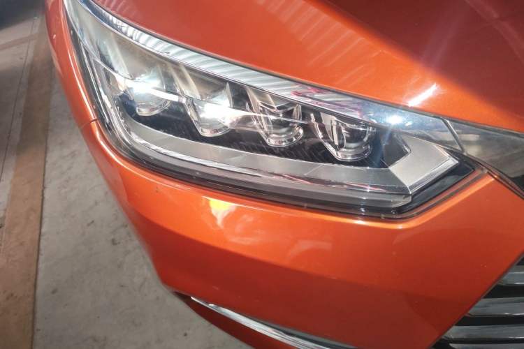 Used BYD Song 2019 1.5TI Automatic Smart Connect Luxe Version Right Front Headlight