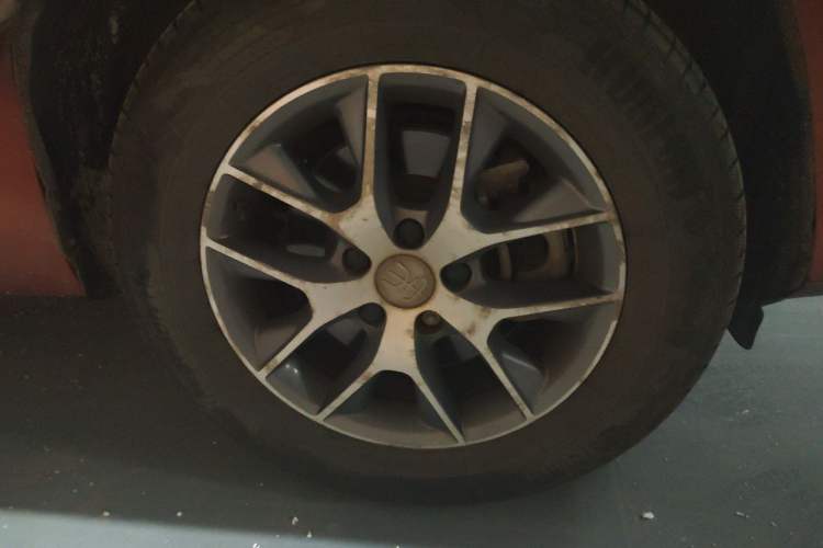 Used BYD Song 2019 1.5TI Manual Smart Connect Enhanced Model Right Front Wheel Hub