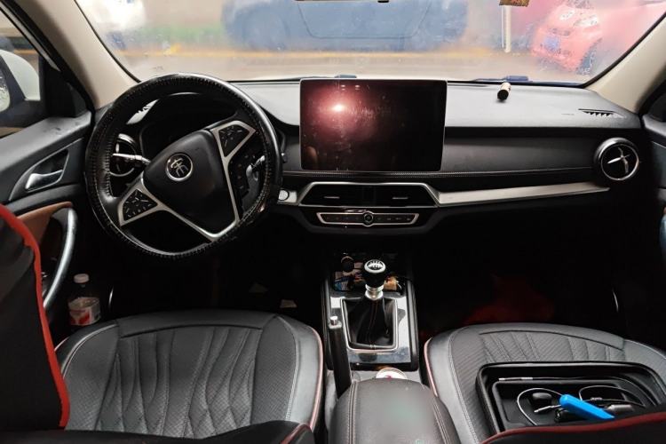 Used BYD Song 2019 1.5TI Manual Smart Connect Enhanced Model Center Console