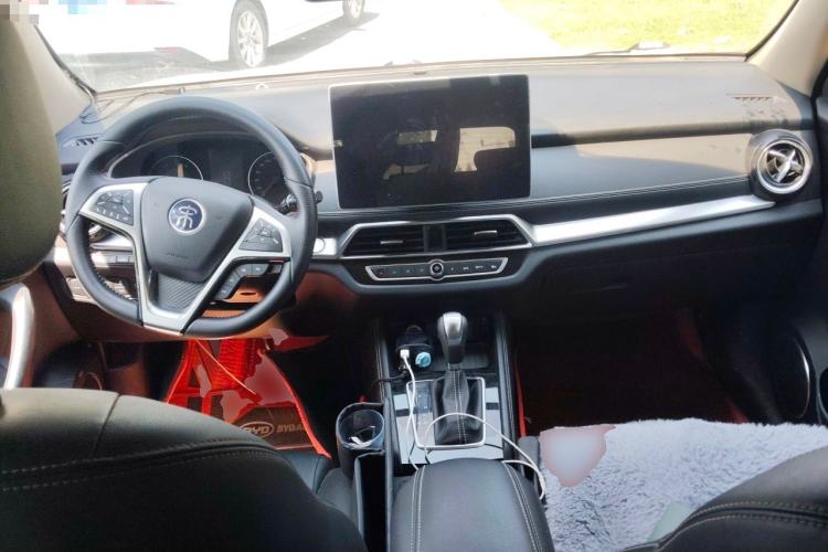 Used BYD Song 2019 1.5TI Automatic Smart Connect Dynamic Model Center Console