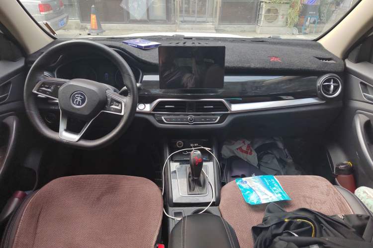 Used BYD Song 2019 1.5TI Automatic Smart Connect Luxurious Edition Center Console