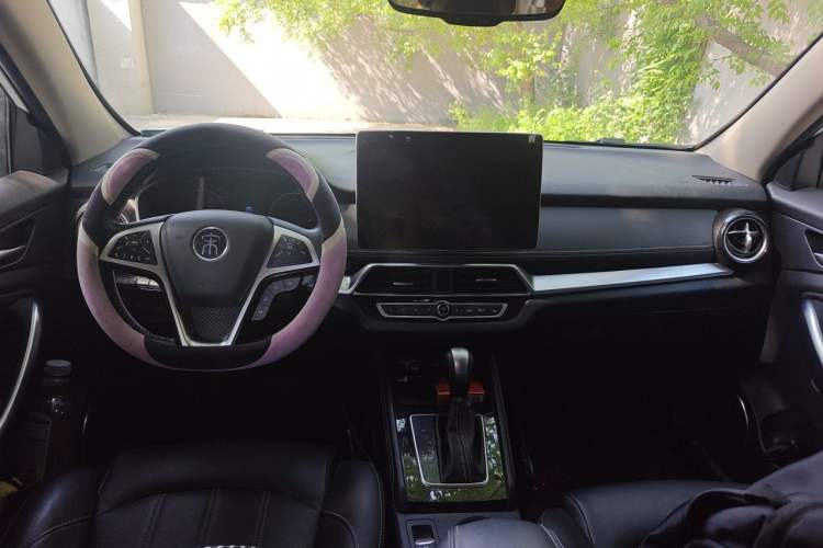 Used BYD Song 2019 1.5TI Automatic Smart Connect Dynamic Model Center Console