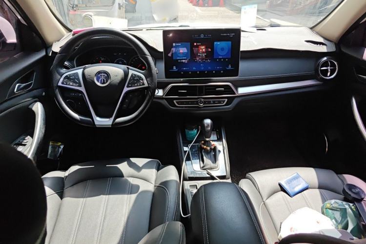 Used BYD Song 2019 1.5TI Automatic Smart Connect Luxurious Edition Center Console