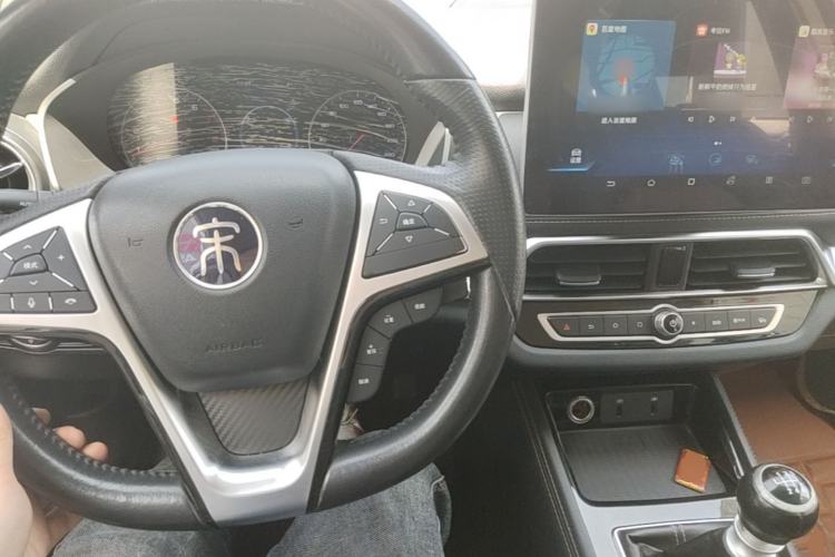 Used BYD Song 2019 1.5TI Manual Smart Connect Enhanced Model Center Console