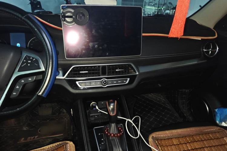 Used BYD Song 2019 1.5TI Automatic Smart Connect Dynamic Model Center Console