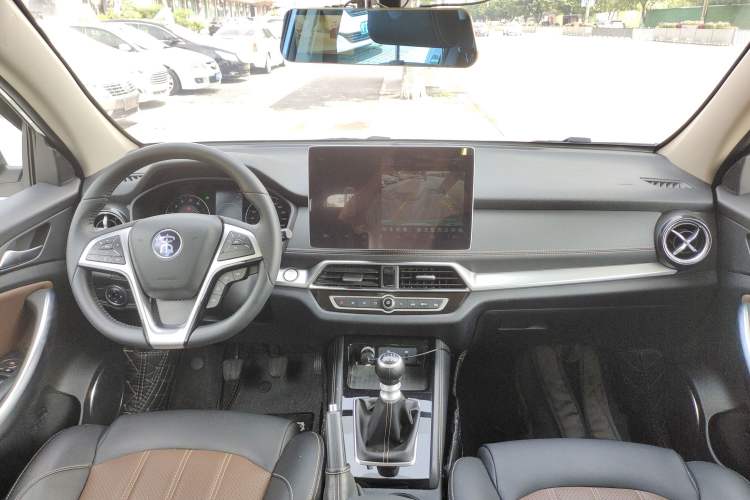 Used BYD Song 2019 1.5TI Manual Smart Connect Enhanced Model Center Console