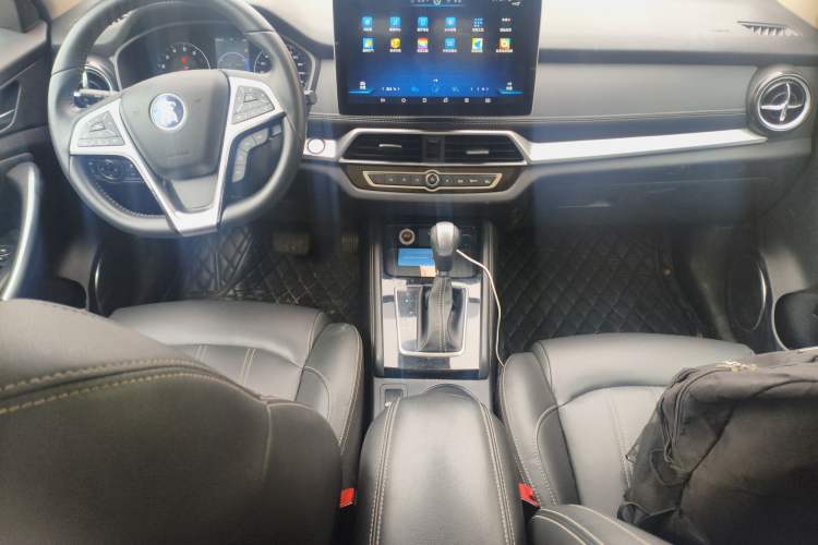 Used BYD Song 2019 1.5TI Automatic Smart Connect Luxe Version Center Console
