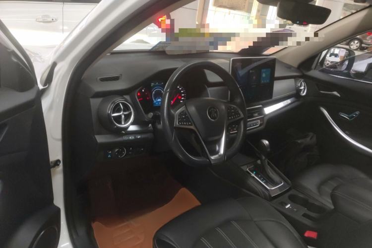 Used BYD Song 2019 1.5TI Automatic Smart Connect Dynamic Model Center Console