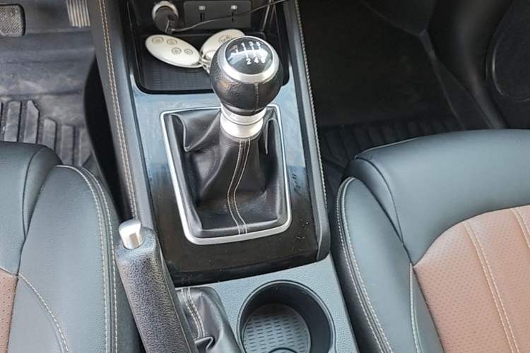 Used BYD Song 2019 1.5TI Manual Smart Connect Enhanced Model Gear Lever