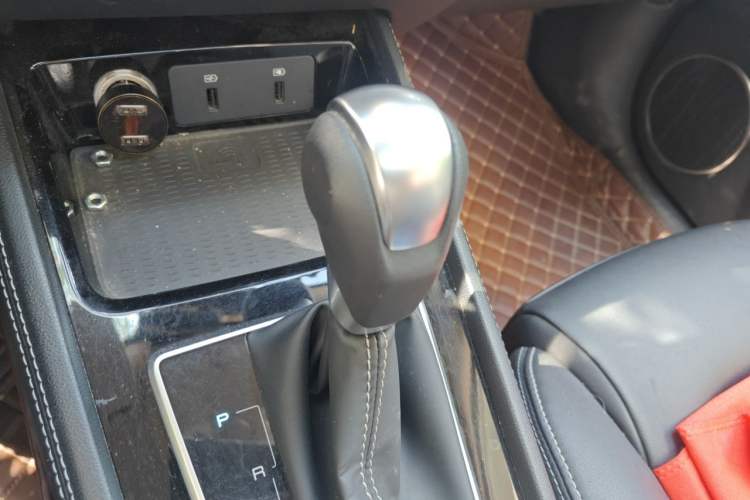 Used BYD Song 2019 1.5TI Automatic Smart Connect Luxurious Edition Gear Lever