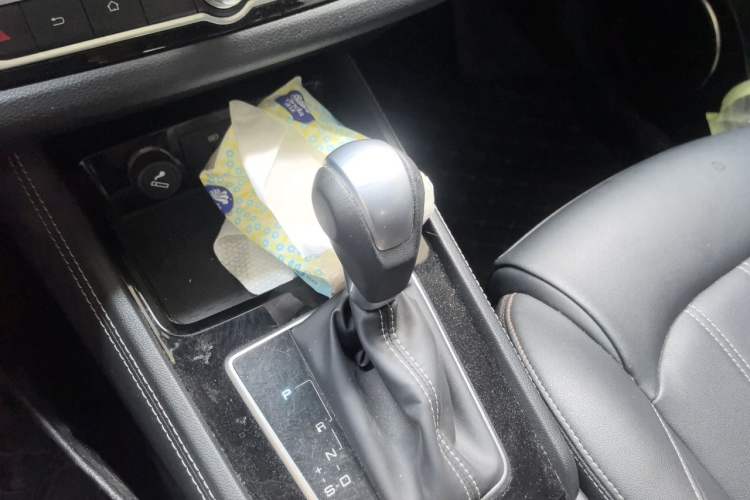 Used BYD Song 2019 1.5TI Automatic Smart Connect Luxurious Edition Gear Lever