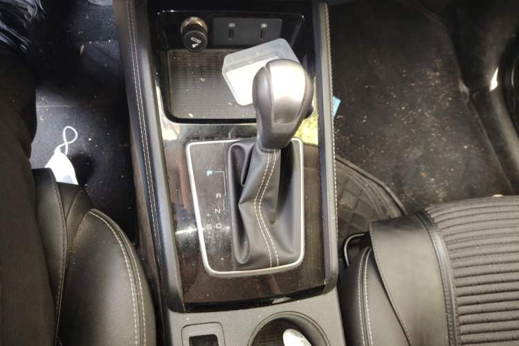 Used BYD Song 2019 1.5TI Automatic Smart Connect Luxurious Edition Gear Lever