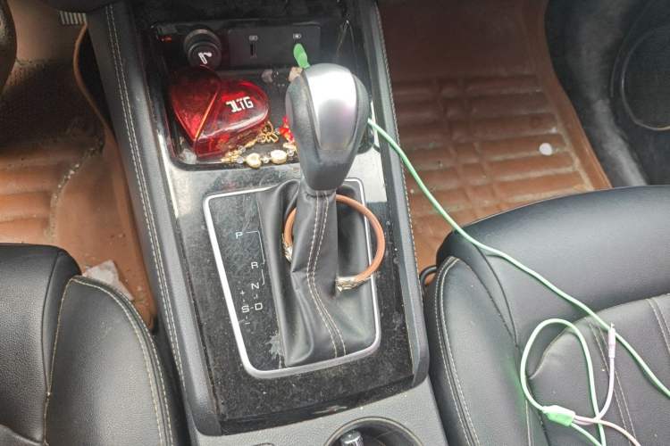 Used BYD Song 2019 1.5TI Automatic Smart Connect Luxurious Edition Gear Lever