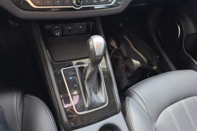 Used BYD Song 2019 1.5TI Automatic Smart Connect Luxe Version Gear Lever