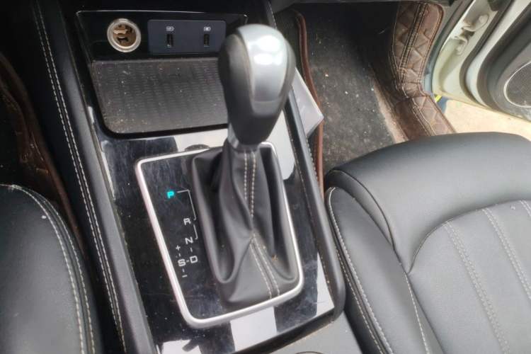 Used BYD Song 2019 1.5TI Automatic Smart Connect Luxurious Edition Gear Lever