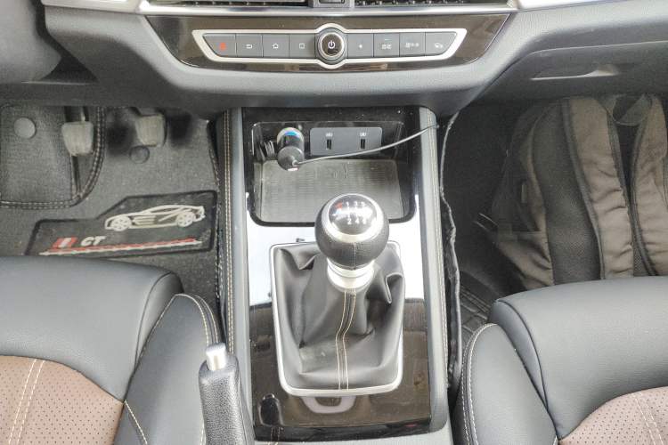 Used BYD Song 2019 1.5TI Manual Smart Connect Enhanced Model Gear Lever