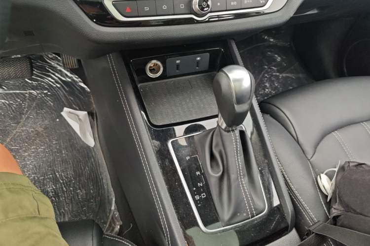 Used BYD Song 2019 1.5TI Automatic Smart Connect Luxe Version Gear Lever