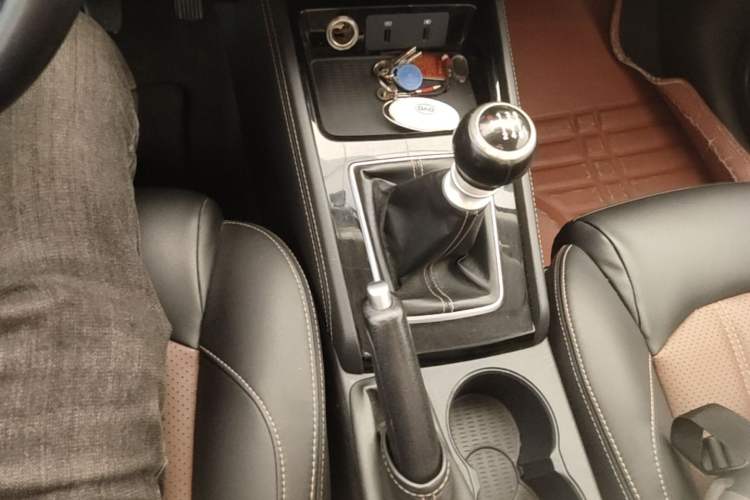Used BYD Song 2019 1.5TI Manual Smart Connect Enhanced Model Gear Lever