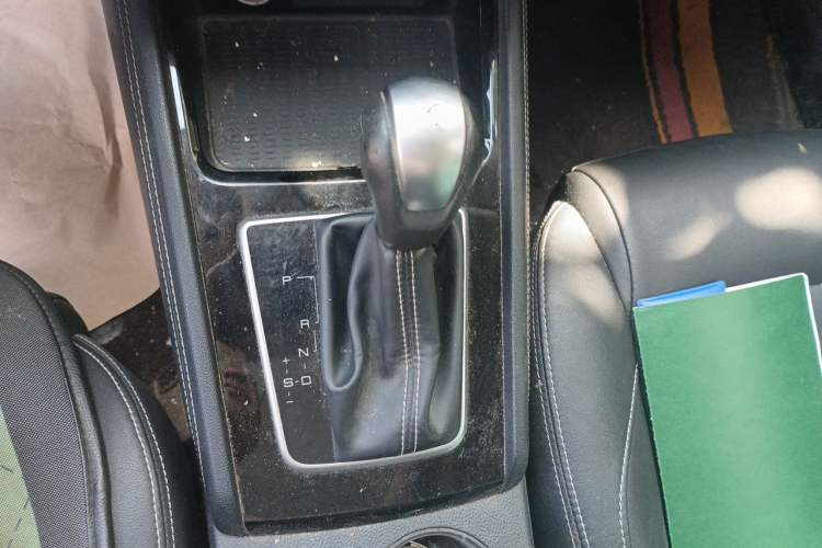 Used BYD Song 2019 1.5TI Automatic Smart Connect Luxe Version Gear Lever